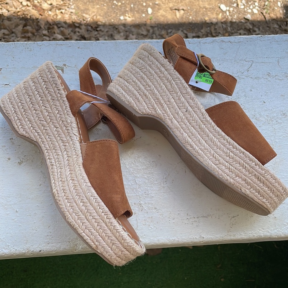 Universal thread sandal edge platform size 8